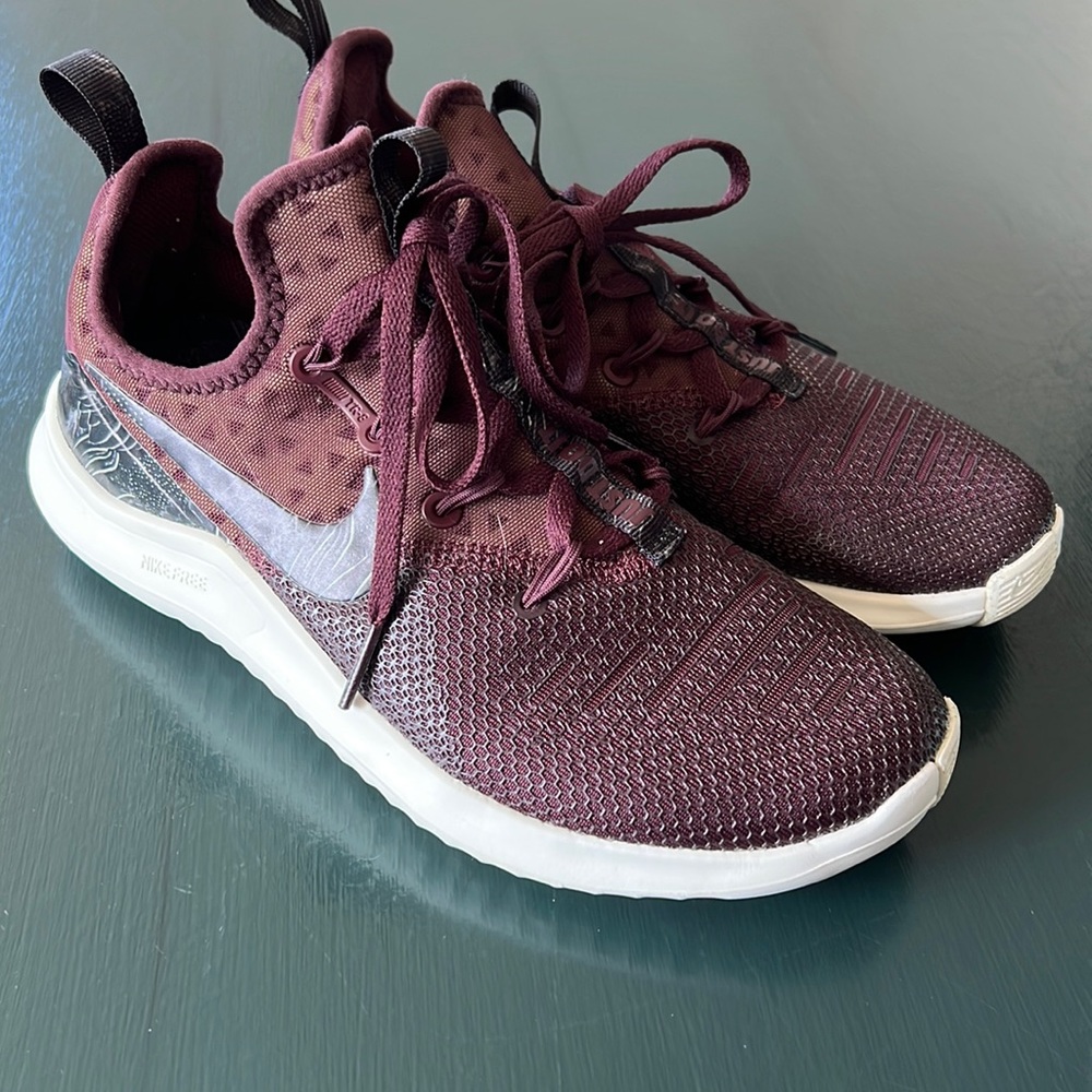 Nike training shoes. Burgundy, almost new. Size 6.5.